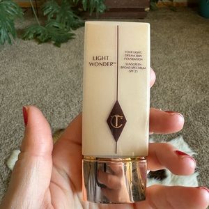 Charlotte Tilbury Light Wonder Foundation - 2 Fair